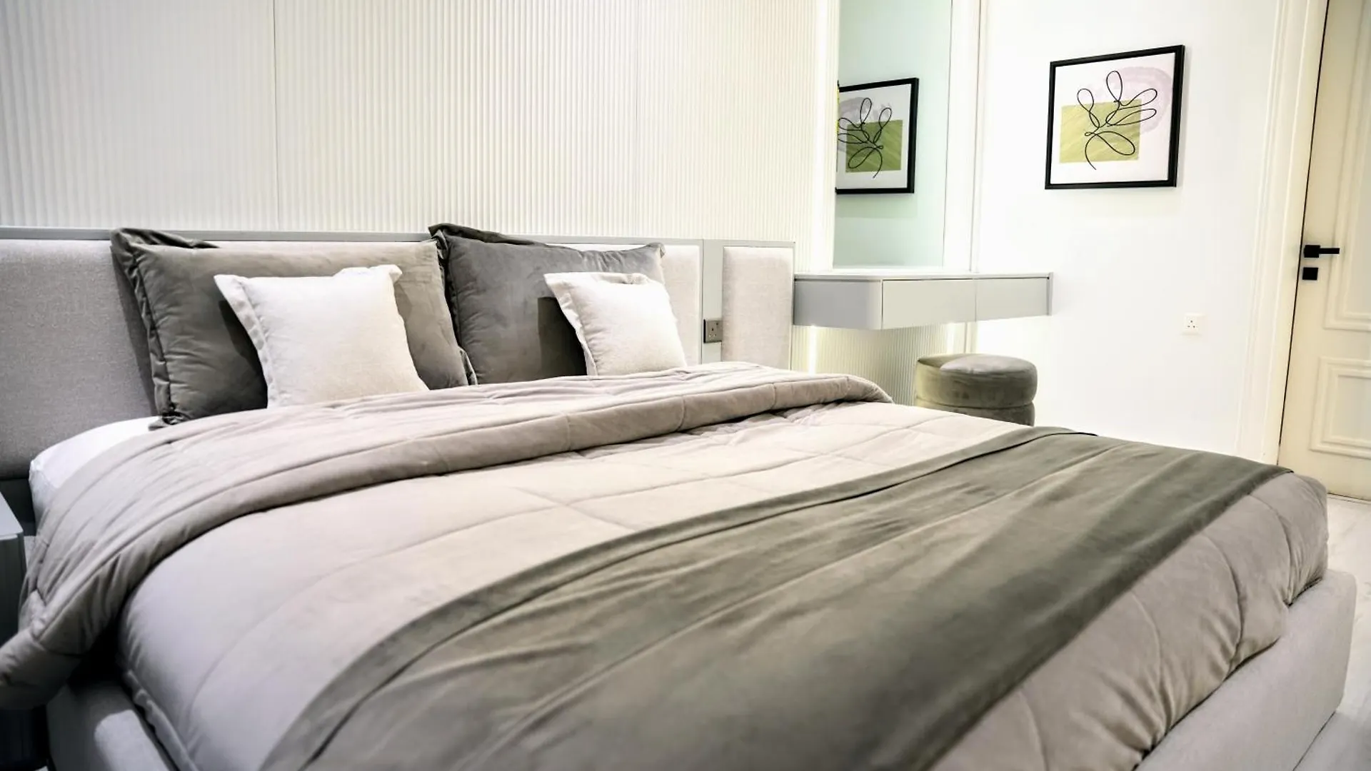 Luxury Smart Apartment E12 الرياض